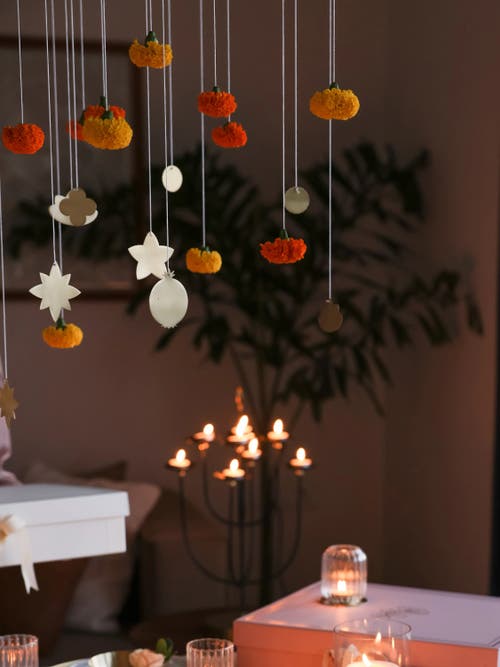 Fleck Foliage Brass Ornaments In Gold