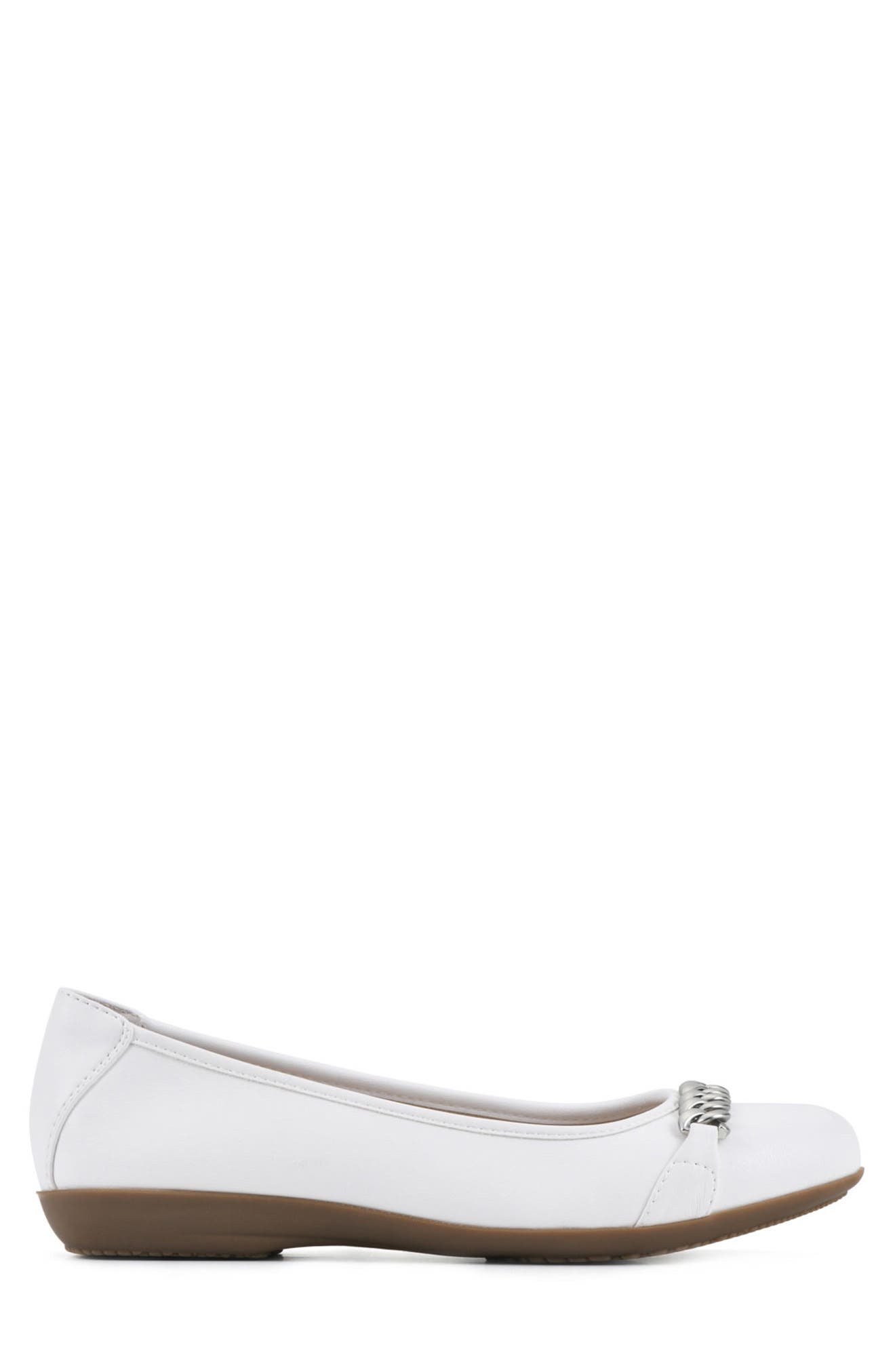 WHITE MOUNTAIN Charmed Flat, Alternate, color, WHITE/ SMOOTH