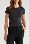 TravisMathew Skyloft Light Performance T-Shirt