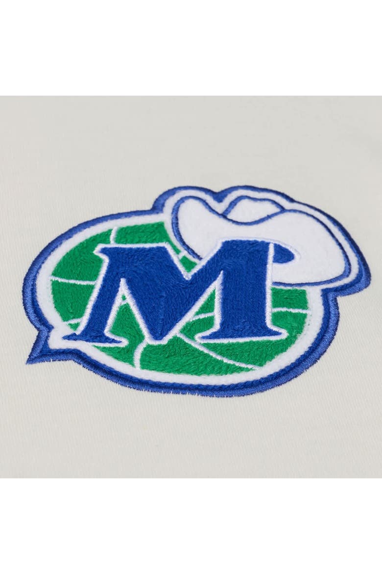 Men's Mitchell & Ness Cream Dallas Mavericks Hardwood Classics Chainstitch Premium T-Shirt, Alternate, color, Cream