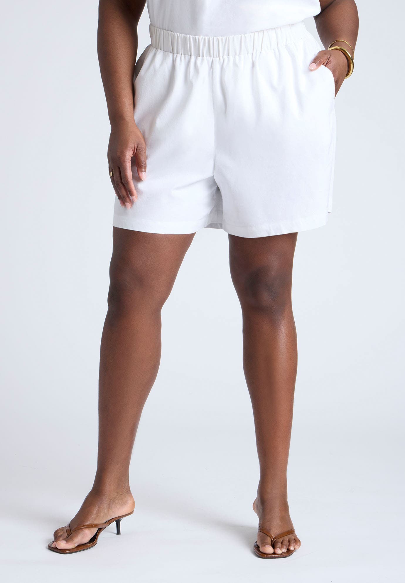 Easy Pull On Linen Blend Short - image 2