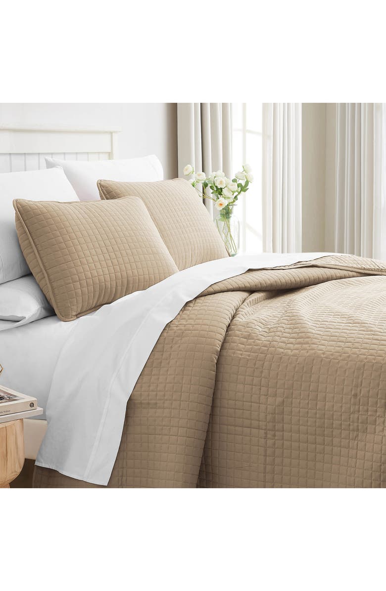 SOUTHSHORE FINE LINENS Vilano Oversize California King Quilt Set, Alternate, color, Taupe