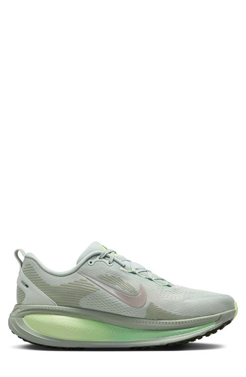 Nike Vomero 18 Running Shoe