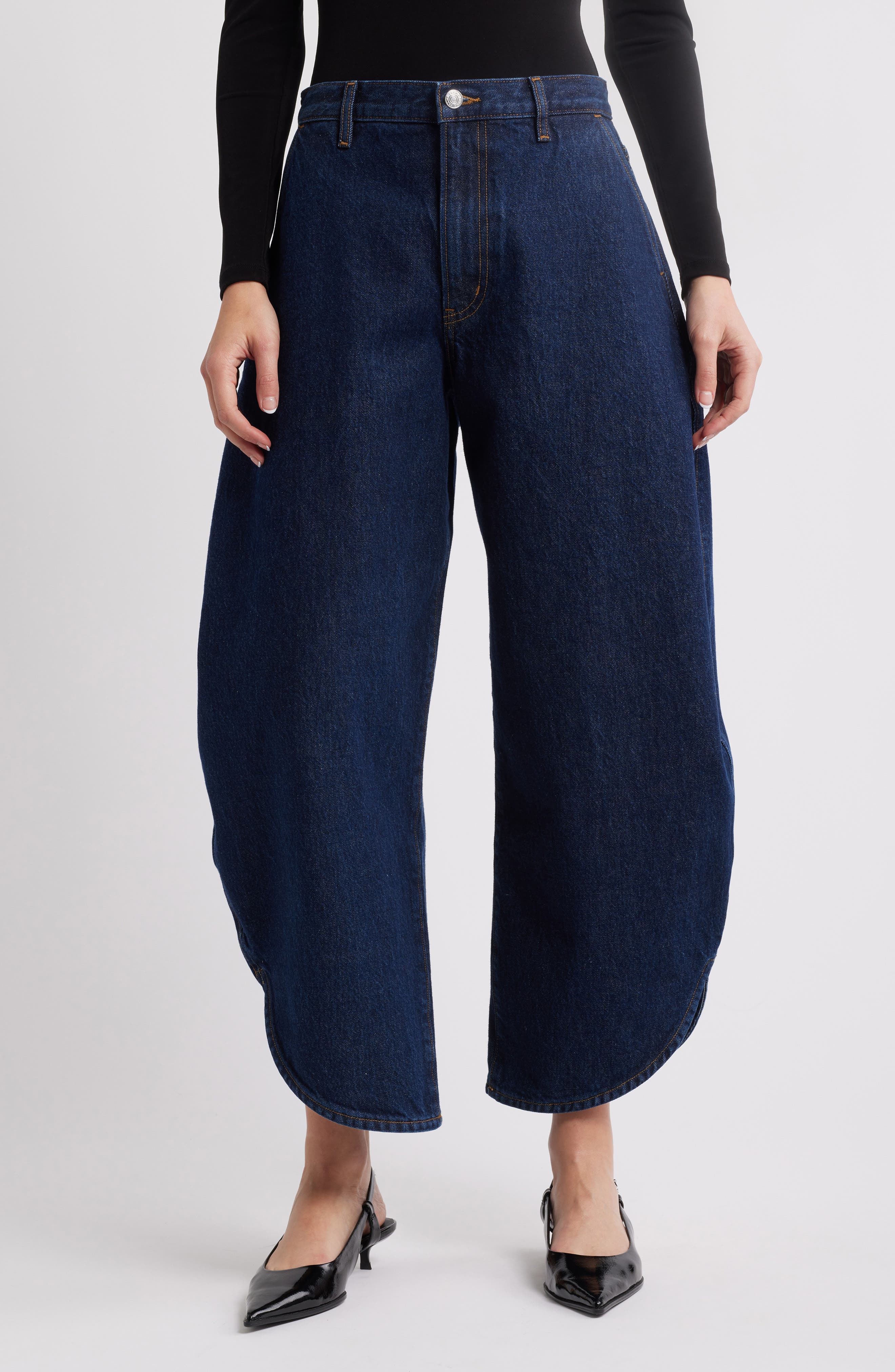 FRAME The Boomerang Barrel Leg Jeans