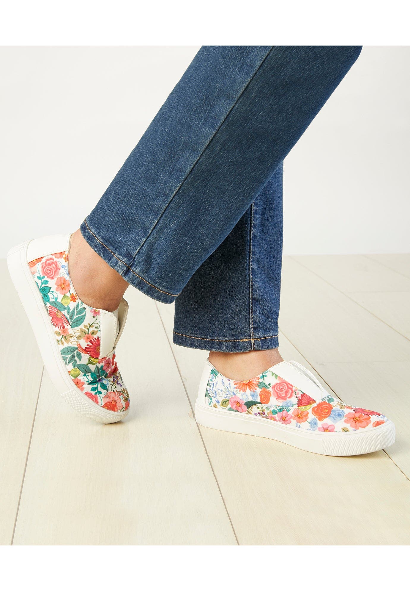 Comfortview The Maisy Sneaker, Alternate, color, Black