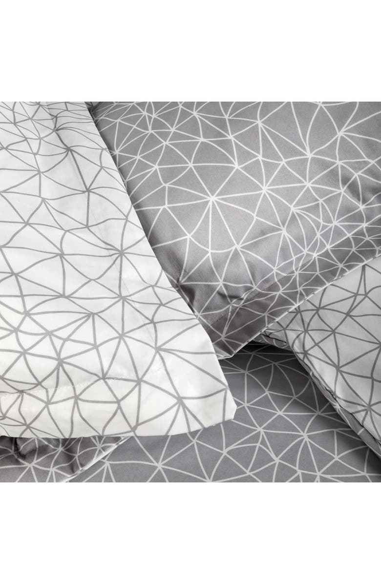 SOUTHSHORE FINE LINENS Modern Geometric Maze - Luxury Premium Oversized Duvet Cover Set, Alternate, color, Geo Maze Grey