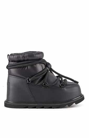 Sacai Clarks® Original Hybrid Wallabee Lug Sole Chukka Boot Sacai Clarks® Original Hybrid Wallabee Lug Sole Chukka Boot