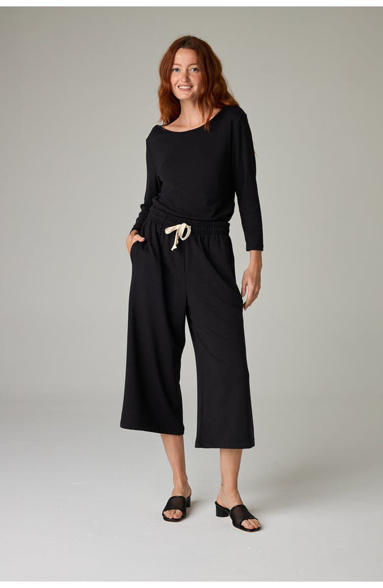 eavolu Baikal Eco-Luxe Fleece Crop Pant - Cloud-Soft Comfort, Main, color, Coal Black