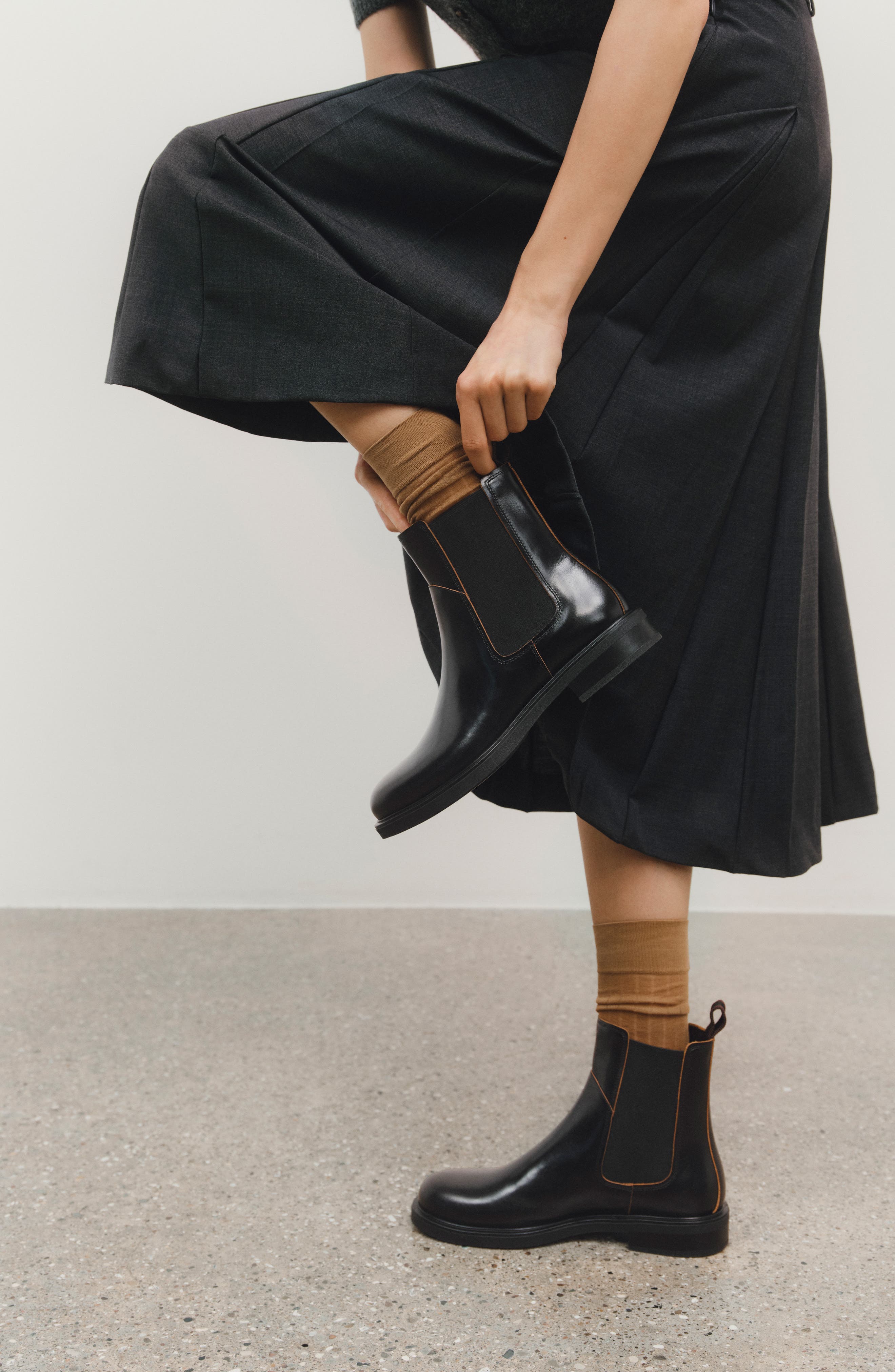 Vagabond Shoemakers Freya Chelsea Boot, Alternate, color, Black Leather