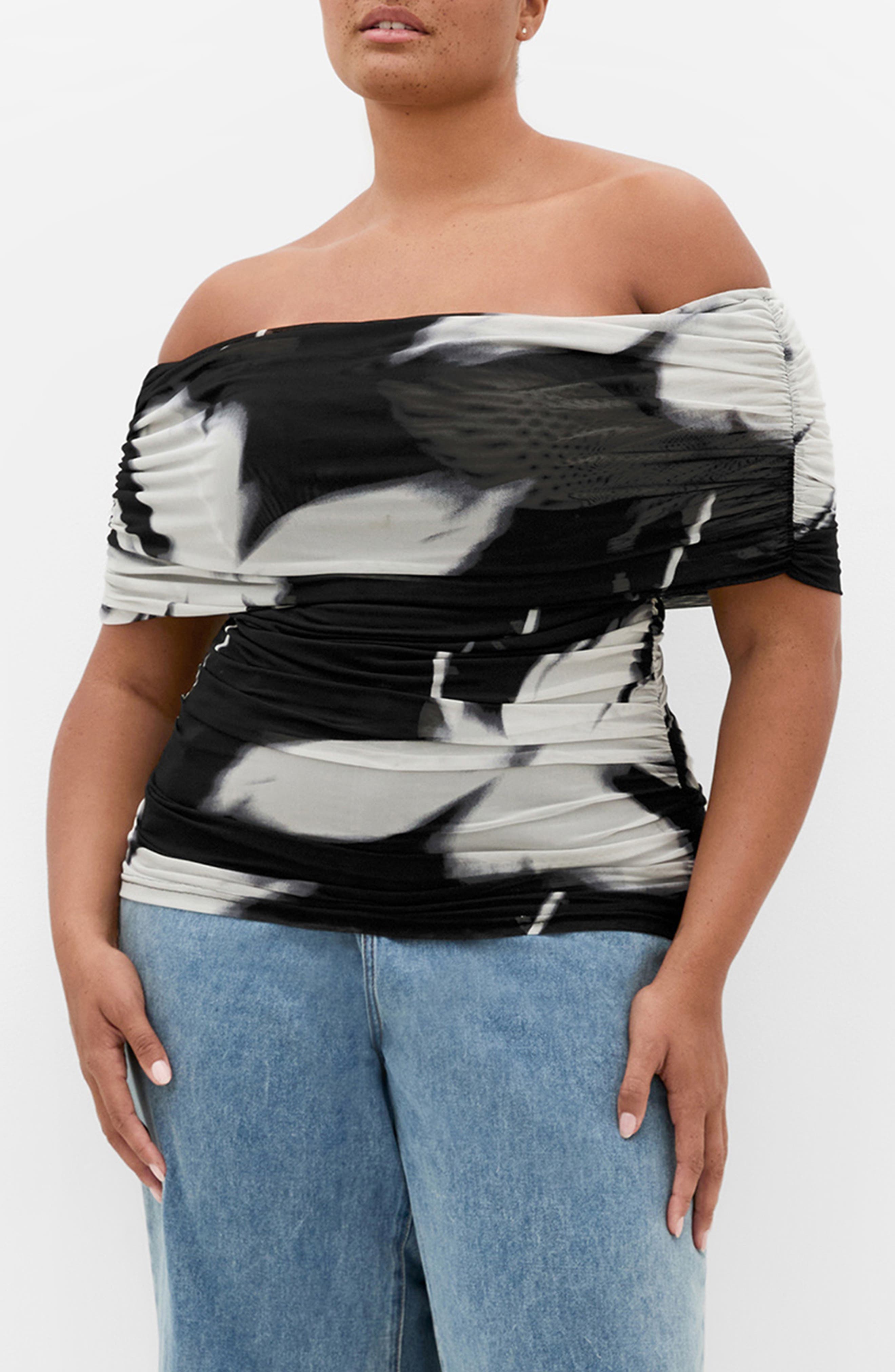 selected BLACK BLUR FLORAL
