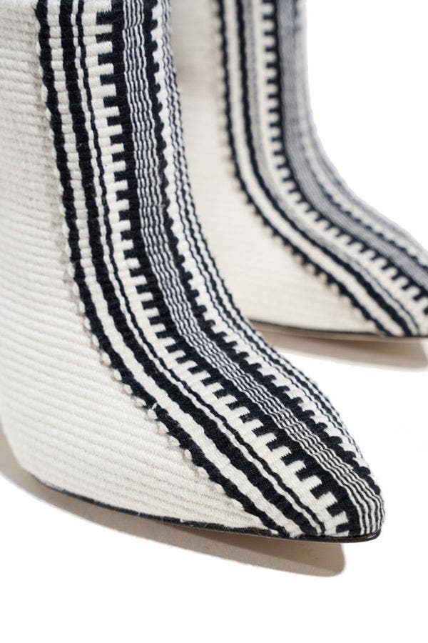 Amambaih Inma Ankle Boot, Alternate, color, Ivory-Black