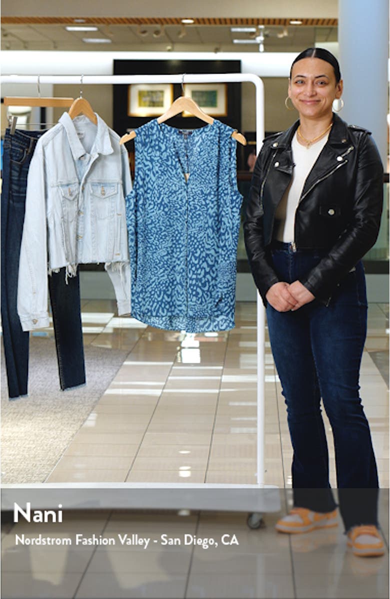 Print Pleat Back Sleeveless Split Neck Blouse, sales video thumbnail