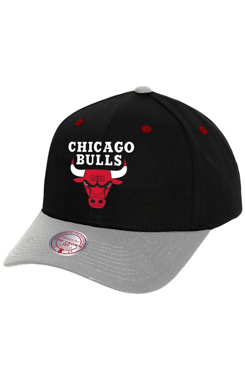 Mitchell & Ness Men's Mitchell & Ness Black/Gray Chicago Bulls Pro Crown Adjustable Hat, Main, color, Black