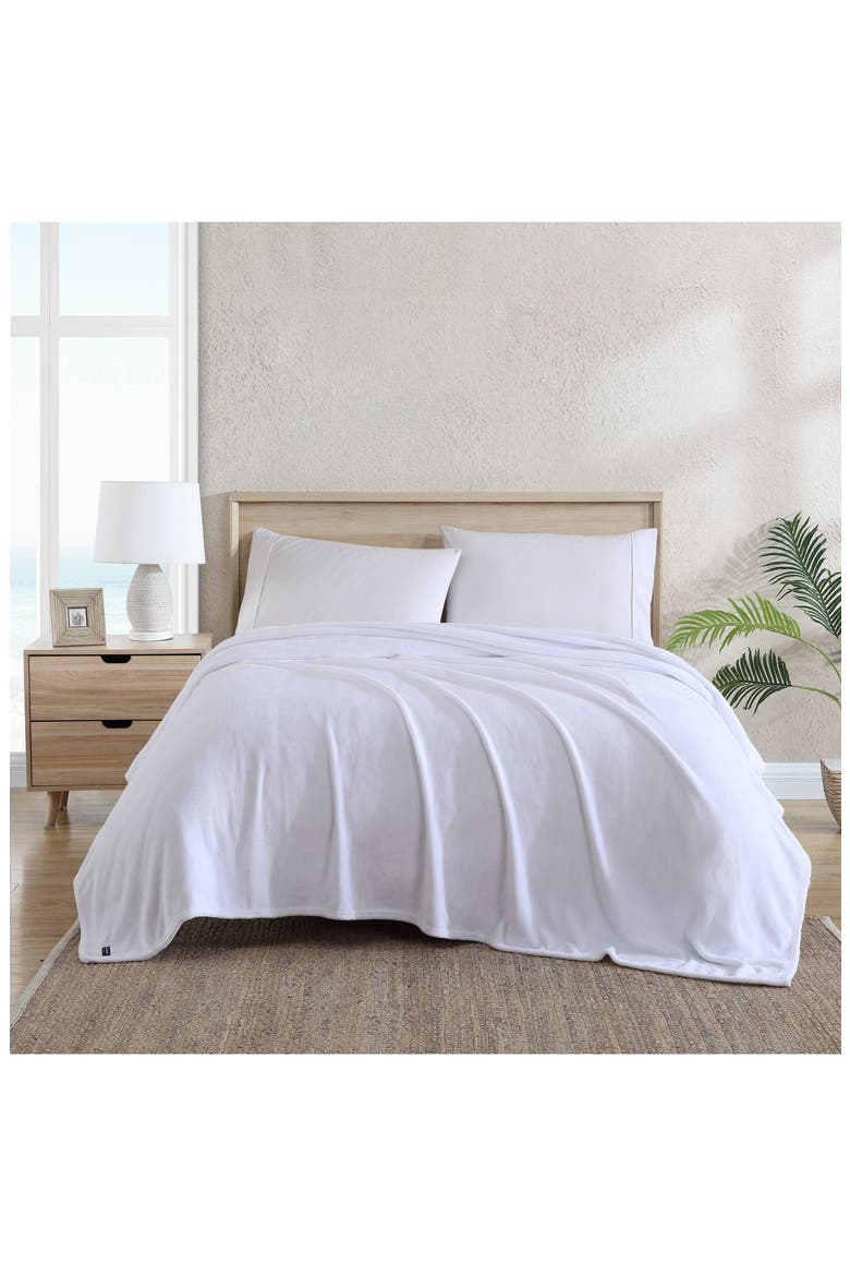 Ultra Soft Plush Throw Blanket, Alternate, color, WHITE