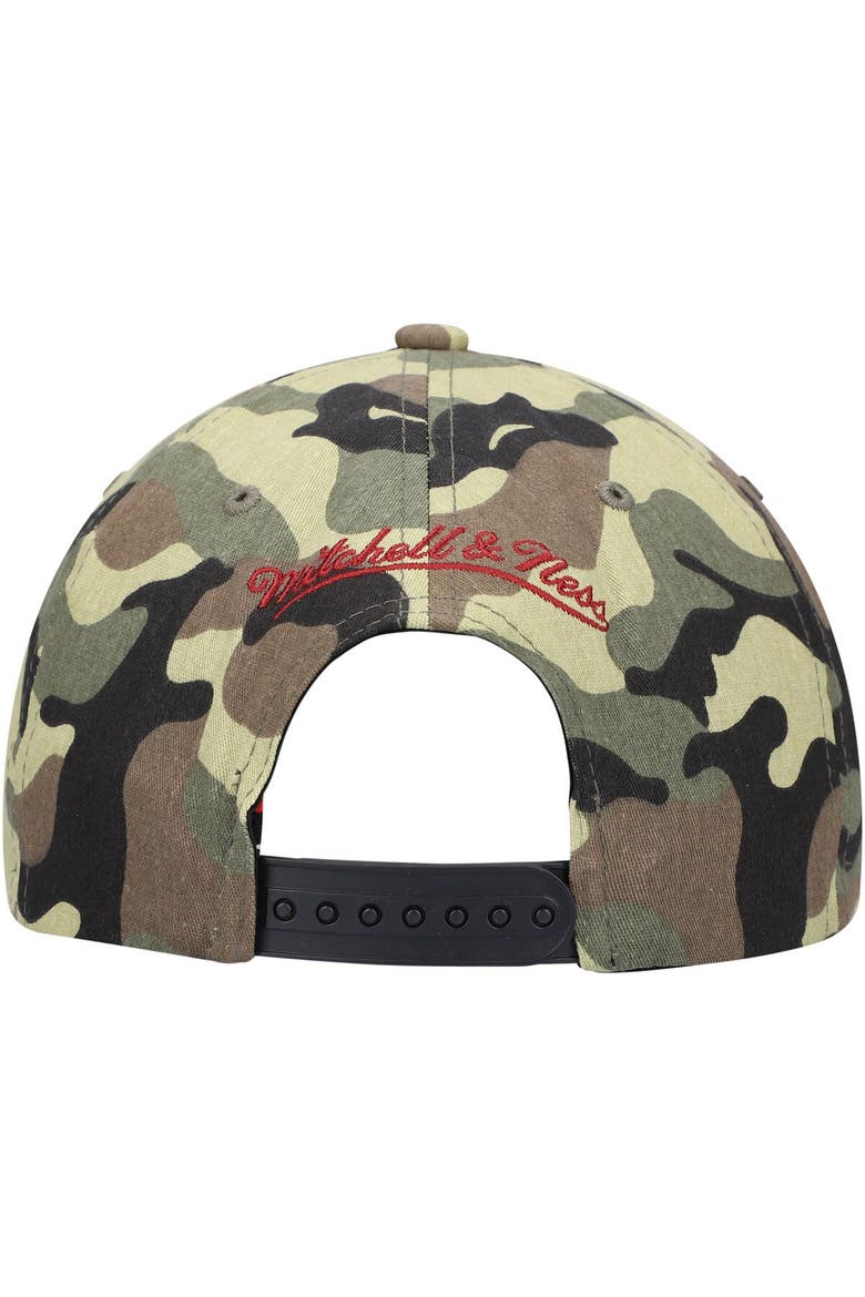 Men's Mitchell & Ness Camo Chicago Bulls Woodland Desert Snapback Hat, Alternate, color, Camo