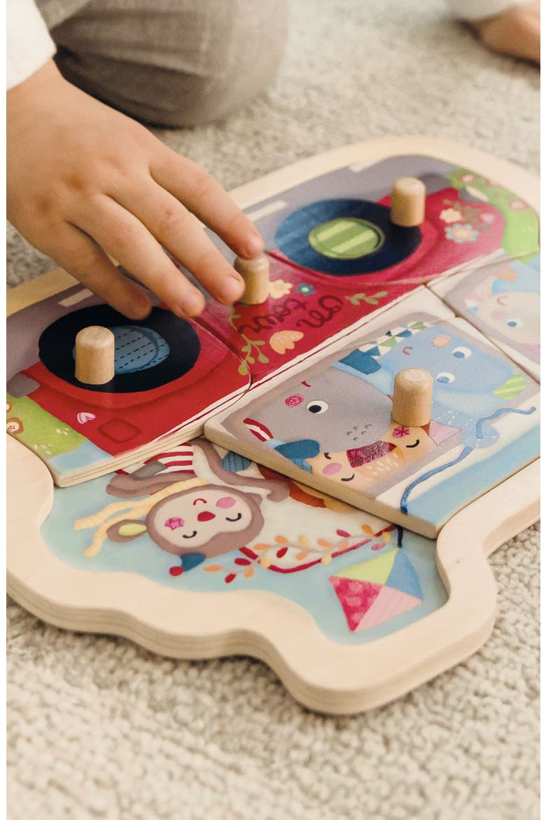 Friends on Tour Discovery Puzzle, Alternate, color, Red