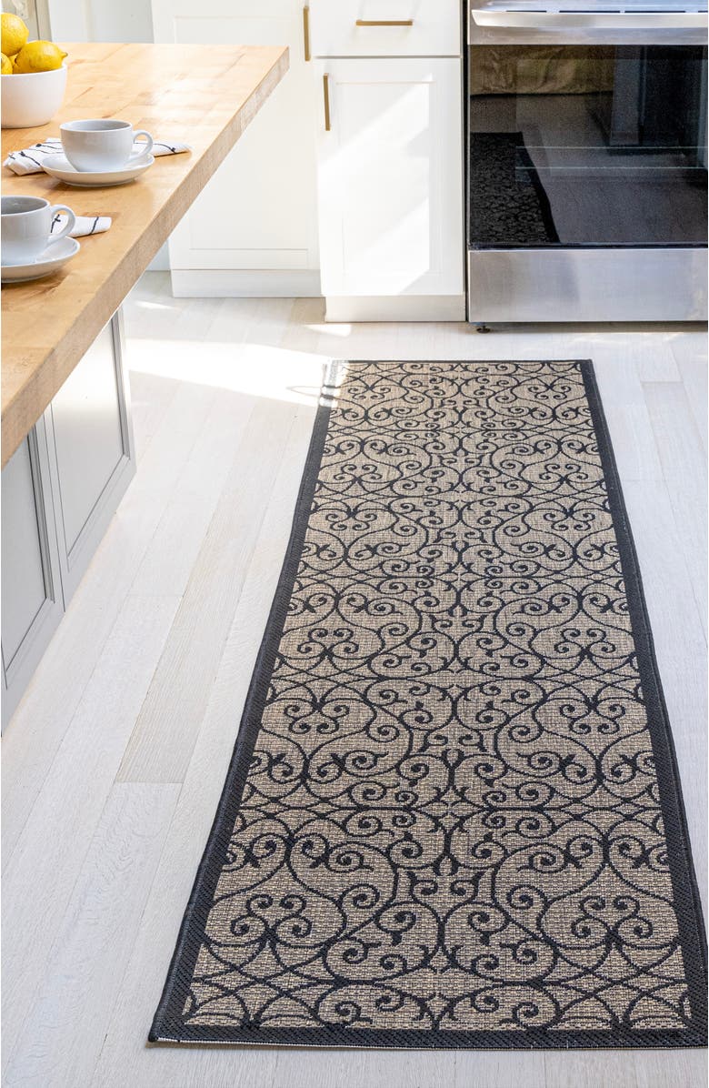 JONATHAN Y Madrid Vintage Filigree Textured Weave Indoor/Outdoor Area Rug, Alternate, color, Black/Khaki- Round