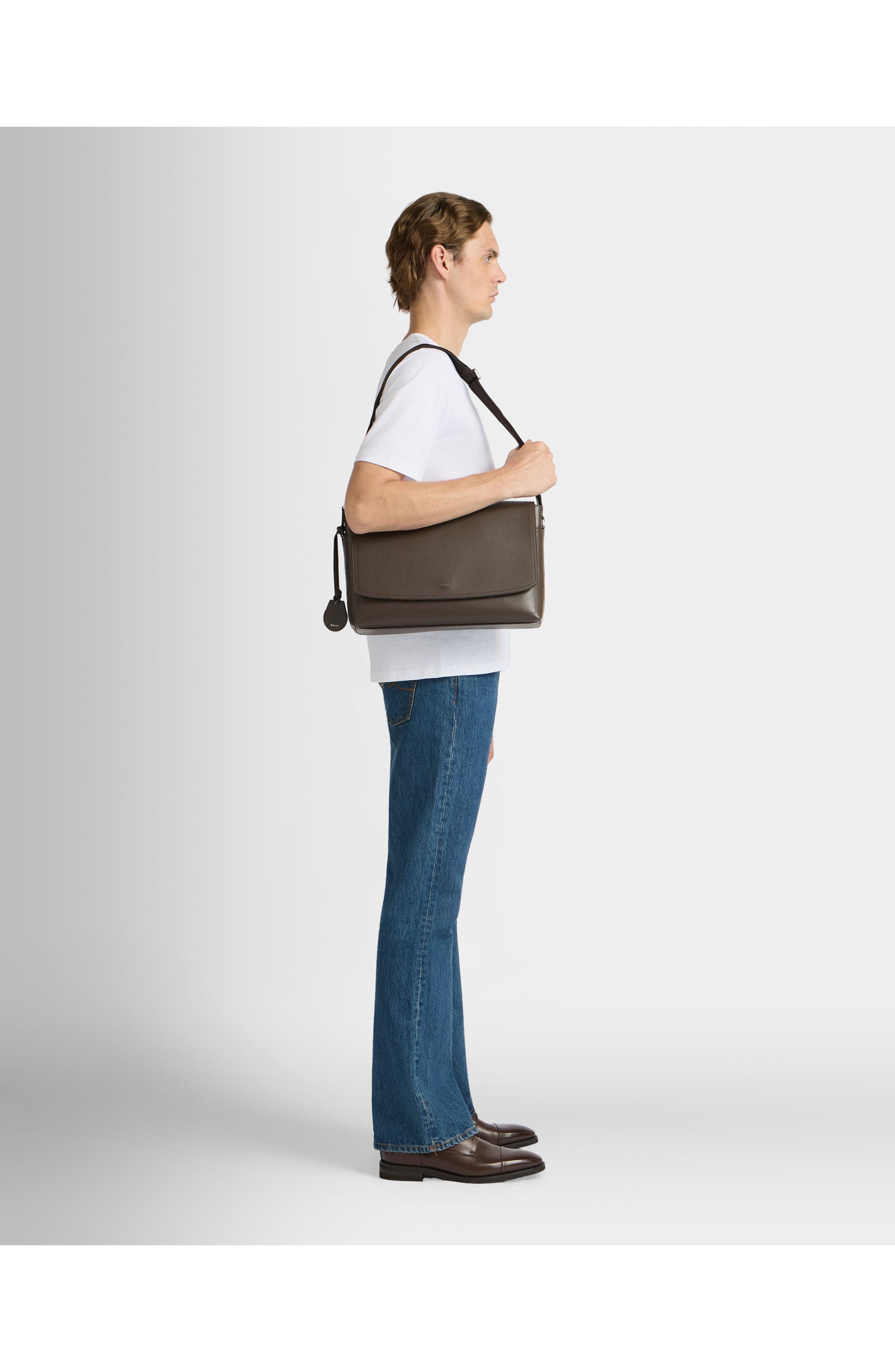 Bally Capitol Messenger Bag in Grained Leather, Alternate, color, 