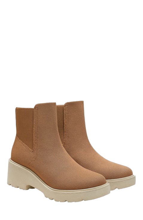 Everly Round-Toe Chunky Platform Travel Boots