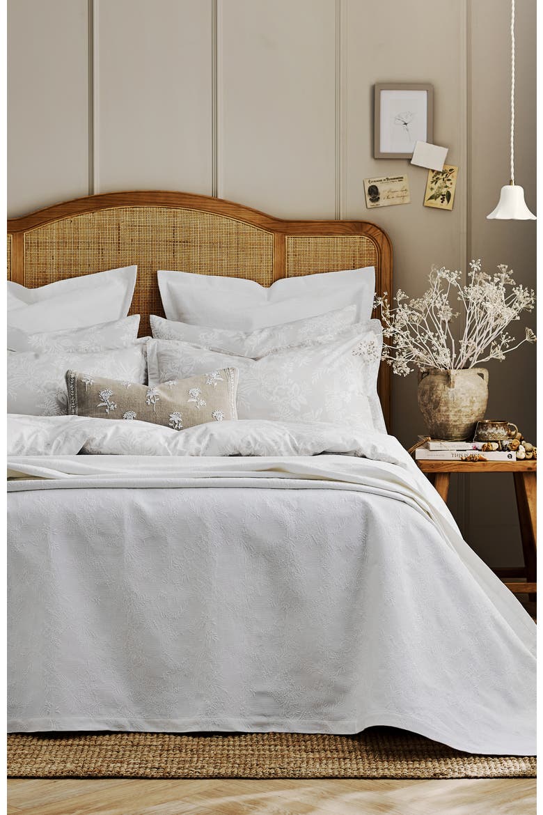 Beatrice Vintage Jacquard Coverlet & Sham Set, Alternate, color, White - Queen