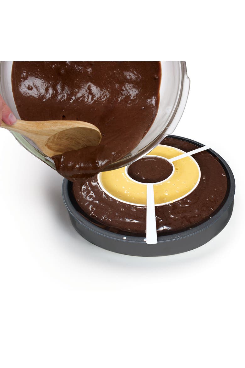 Checkerboard Cake Pan Set, 4-Piece Baking Kit with 3 Nonstick Pans and Batter Divider, Alternate, color, Black