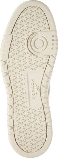 550 Basketball Sneaker