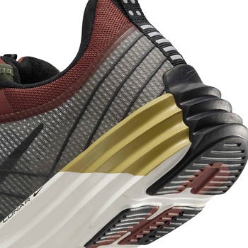 Lunar Roam Sneaker