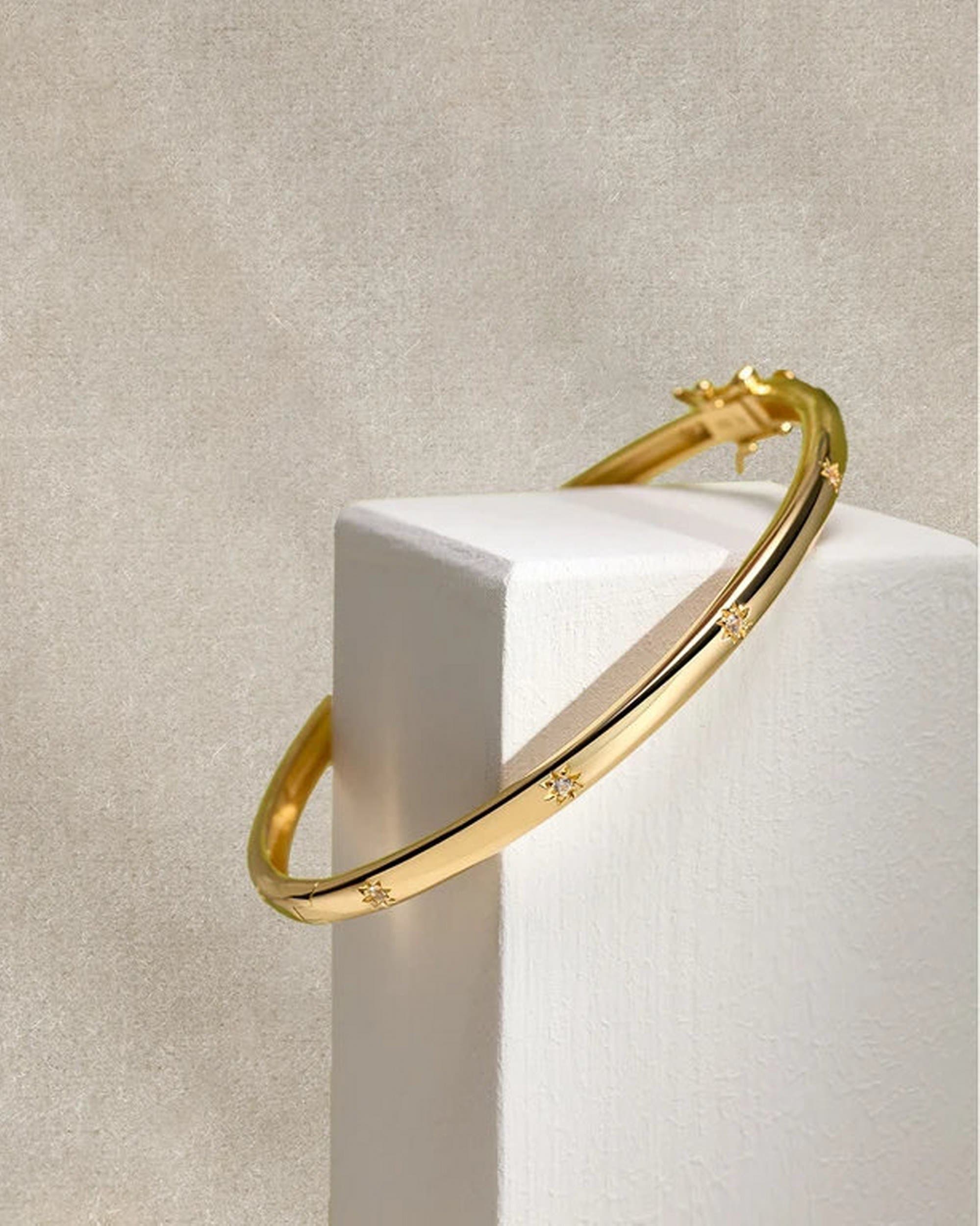 Женские аксессуары Astley Clarke Gold Celestial Orion Bangle — фото 2