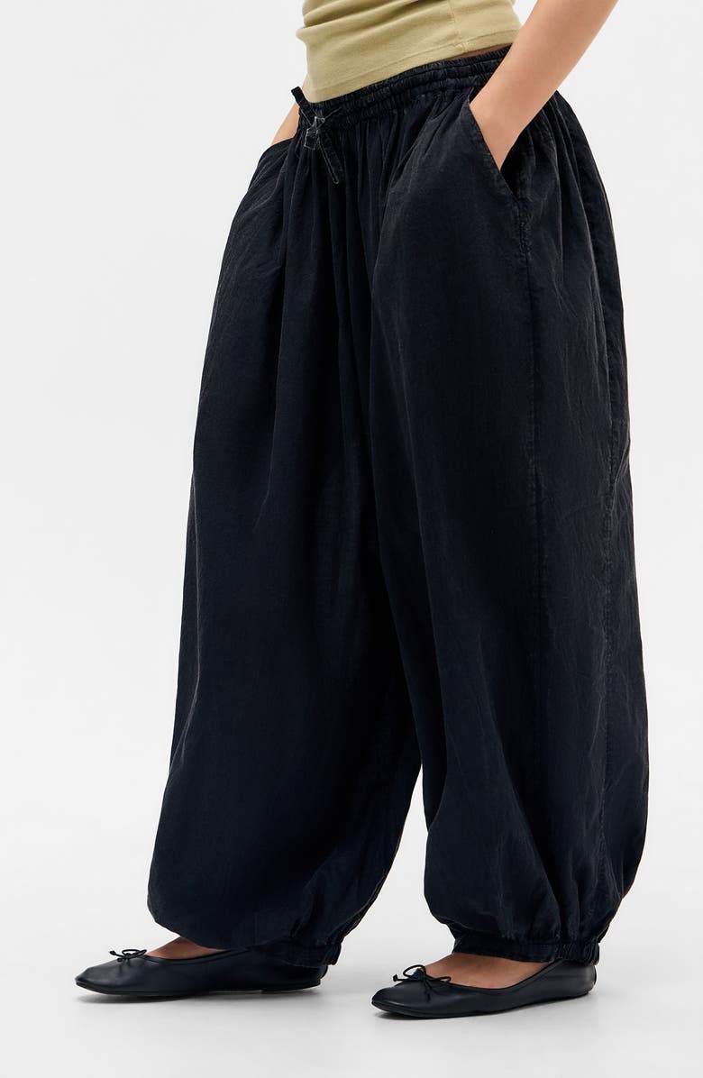BDG Urban Outfitters Irina Balloon Pants, Alternate, color, Black
