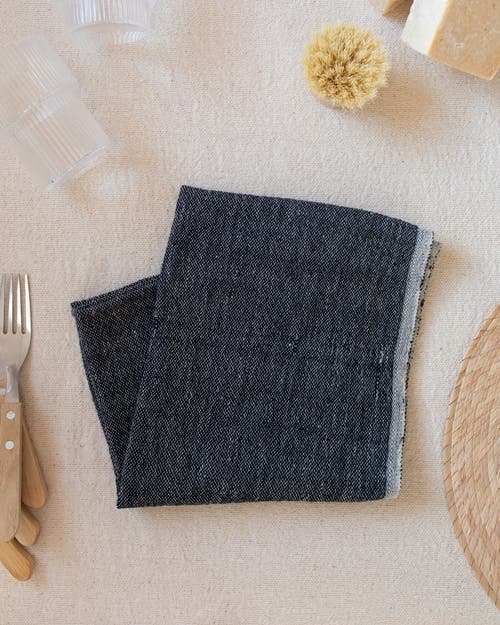 Kd Weave Hand Towel In Black