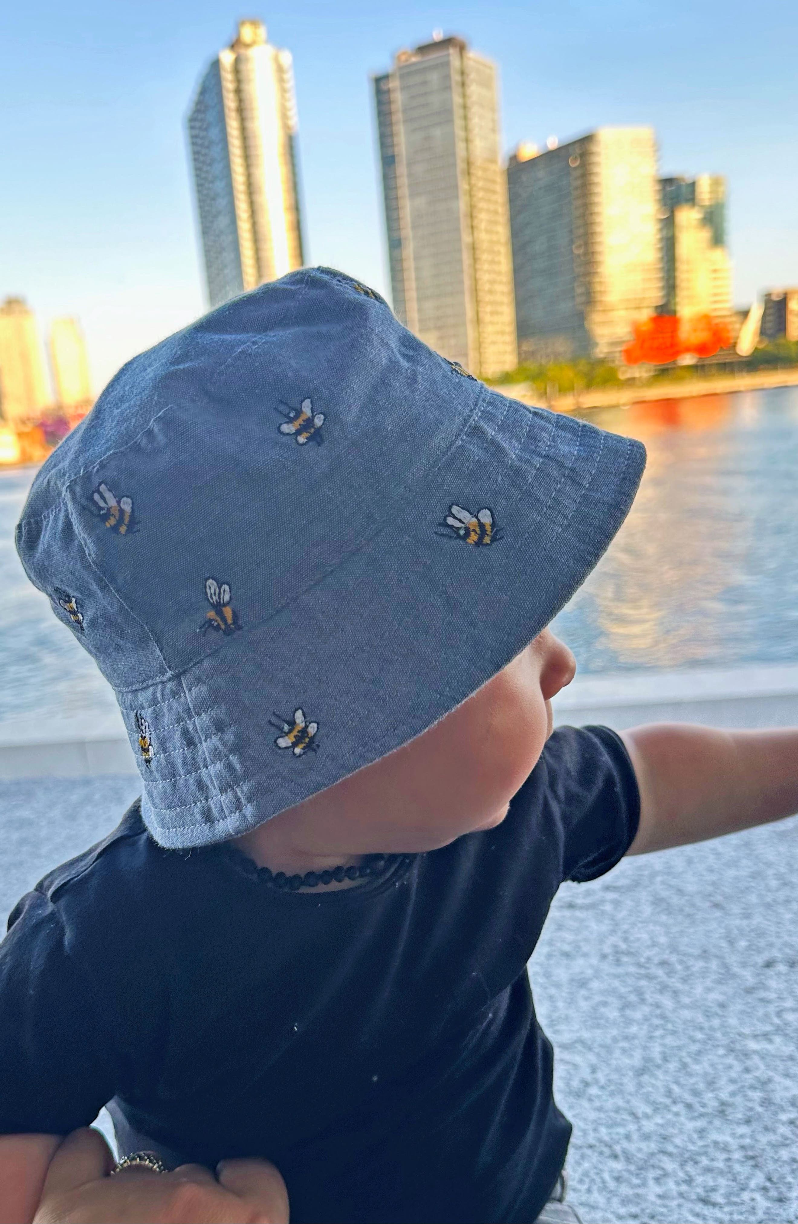 Toby Embroidered Bee Chambray Bucket Hat | Nordstromrack