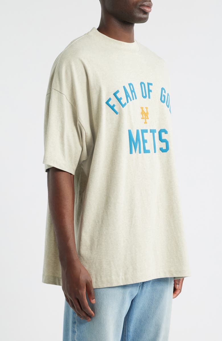 Fear of God Essentials Mets '90s Fit Cotton Graphic T-Shirt, Alternate, color, Homestead Heather
