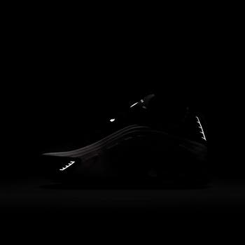 Shox R4 Sneaker