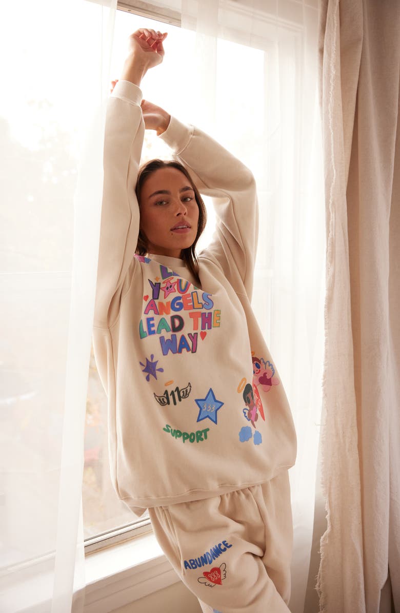 THE MAYFAIR GROUP Angels All Around You Graphic Sweatshirt, Alternate, color, 
