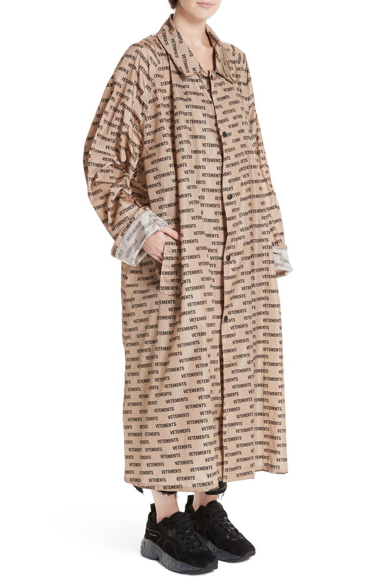 VETEMENTS Logo Waterproof Car Coat, Alternate, color, 