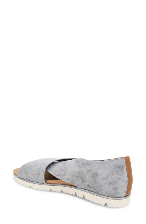 Gentle Souls By Kenneth Cole Leslie Flat Sandal In Silver Leather