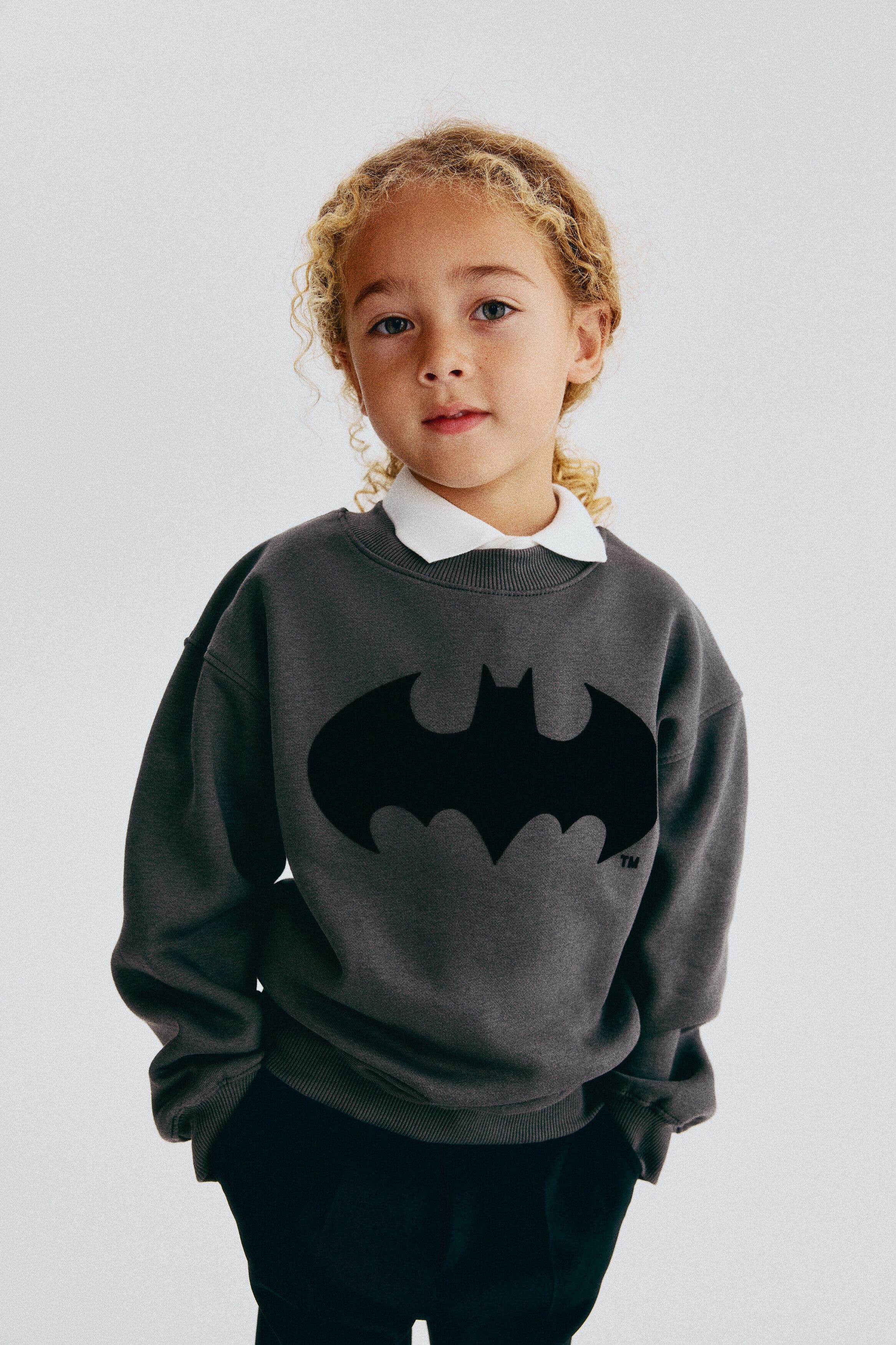 Dark gray/Batman