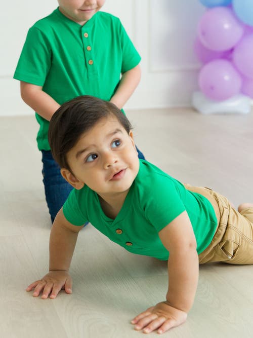 Rufflebutts Baby Boys Short Sleeve Knit Henley Bodysuit