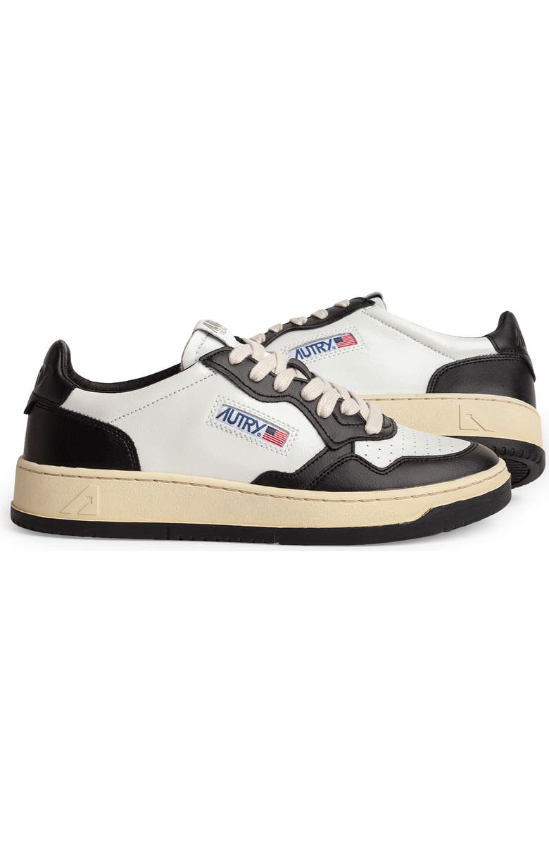 AUTRY Medalist Low Sneaker, Alternate, color, White/Blck