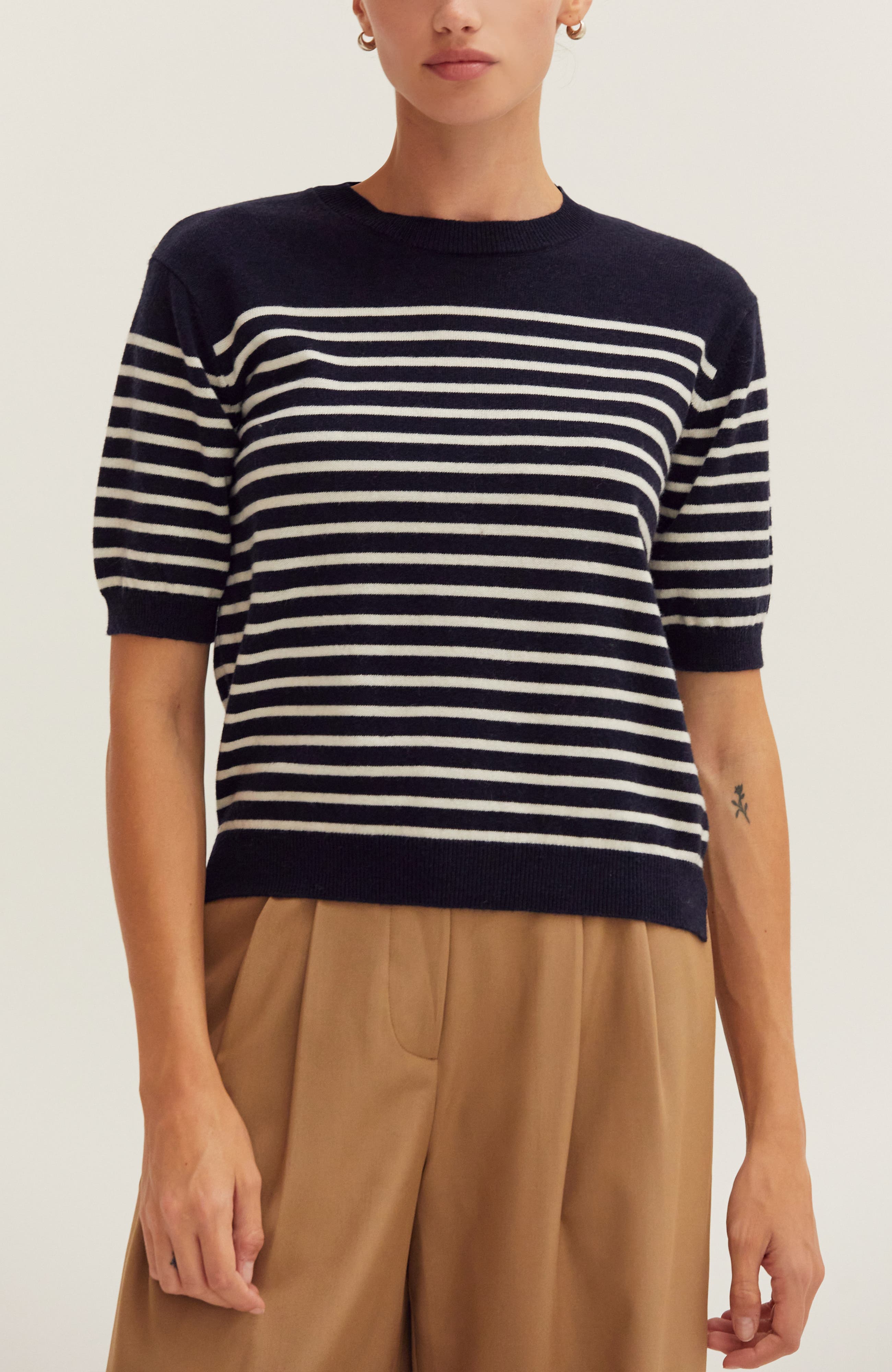 selected Navy/Ivory