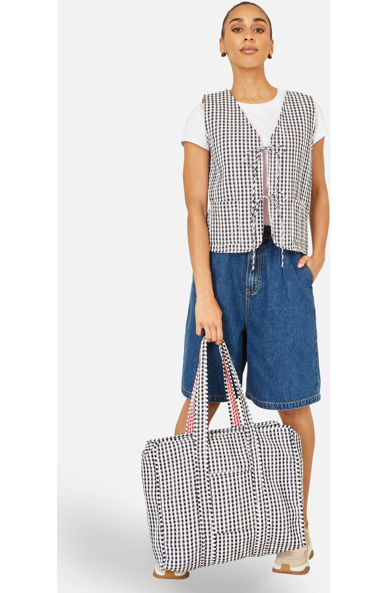 Yumi Gingham Quilted Zip Bag, Alternate, color, Black