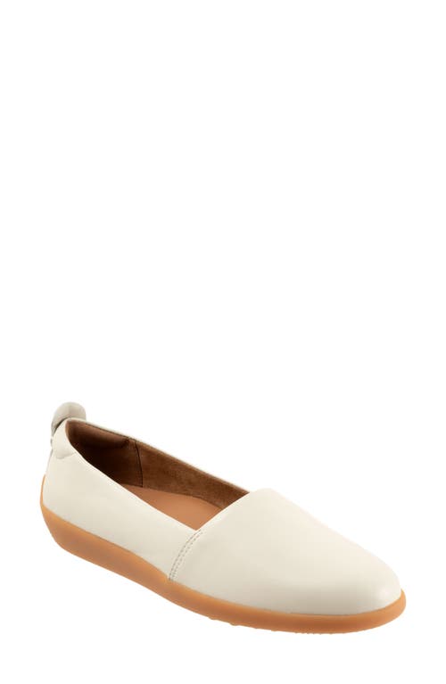 SoftWalk® Deva Flat in Off White 