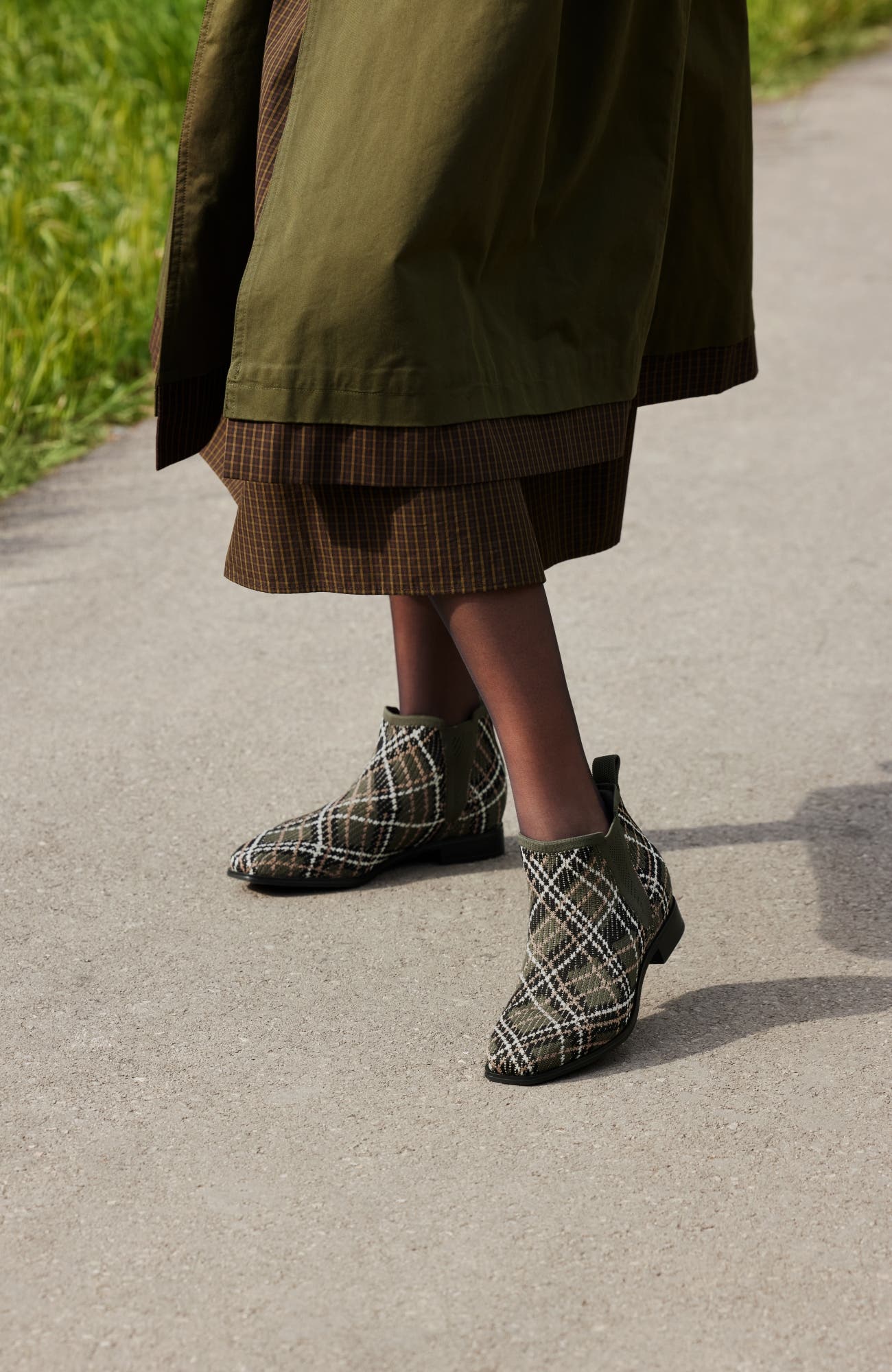 Ryan Slip-On Chelsea Boots, Alternate, color, Dark Olive Lined Plaid