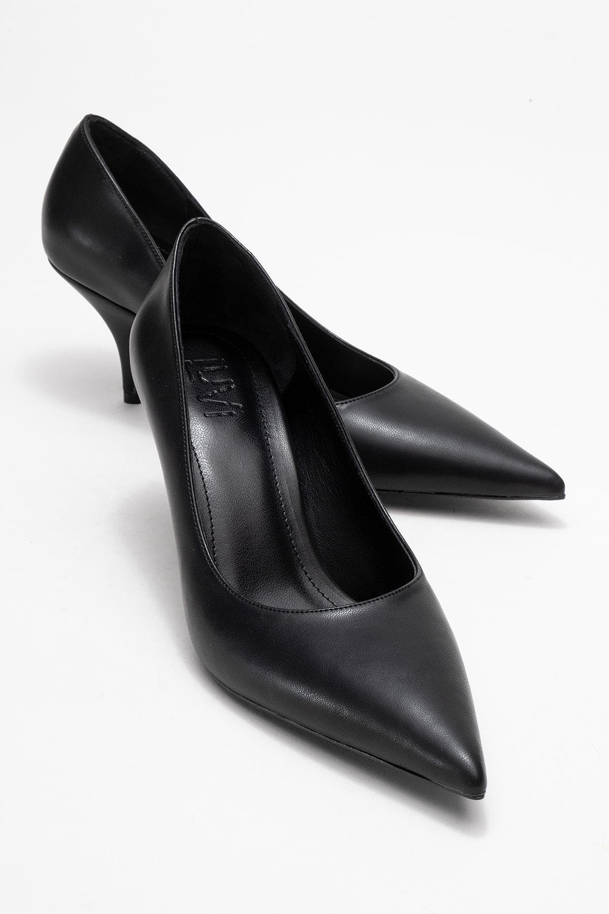 Prologue Shoes Marcus Pointed Toe Pump, Alternate, color, Black