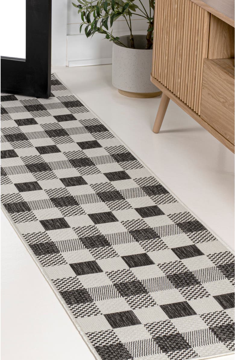 JONATHAN Y Darcy Traditional Geometric Bold Gingham Indoor/Outdoor Area Rug, Alternate, color, Black/Cream