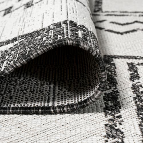 Jonathan Y Marokko Diamond  Medallion Indoor/outdoor Area Rug In Ivory/black