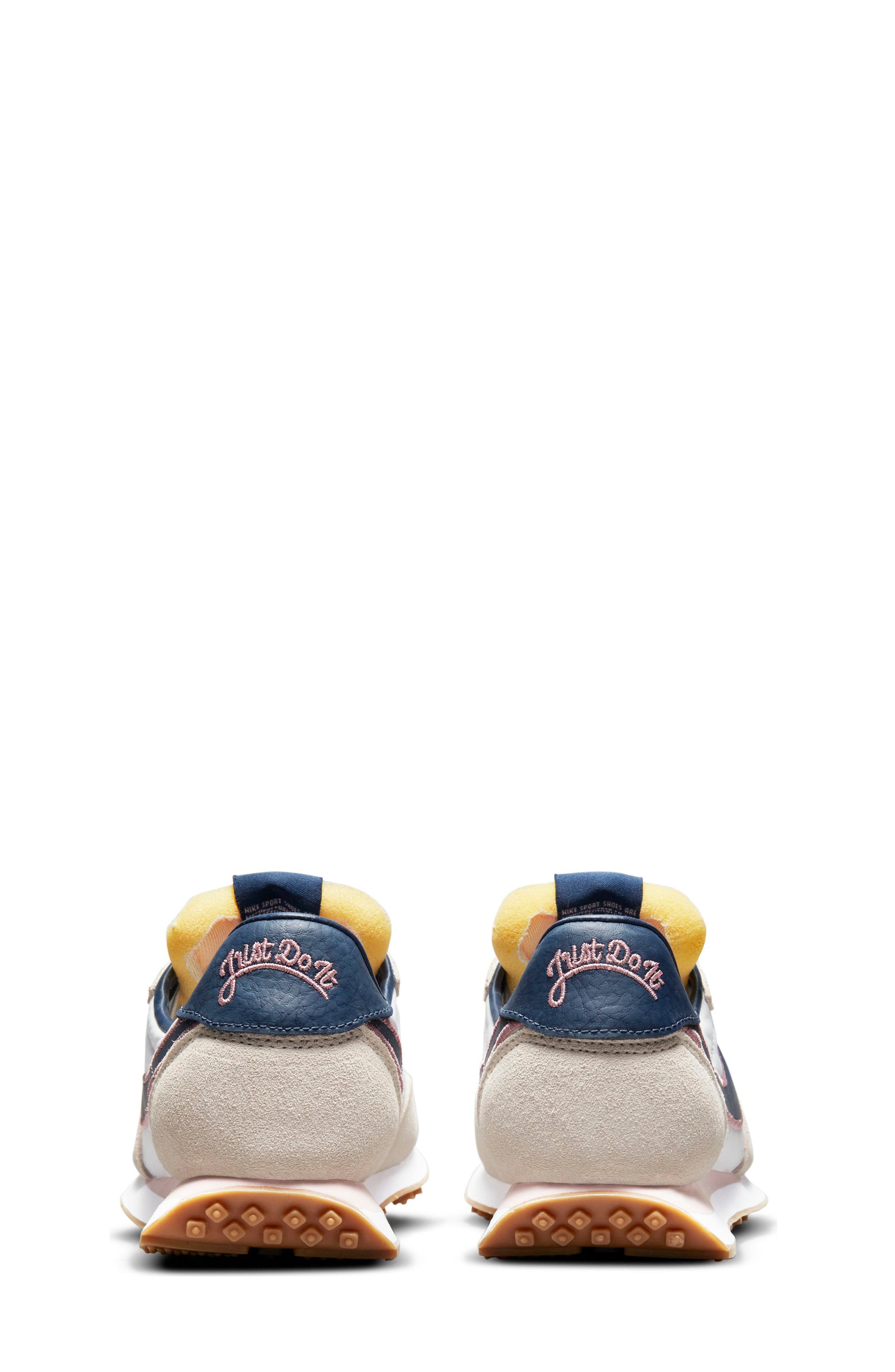 Nike Waffle Trainer 2 SE Sneaker, Alternate, color, 