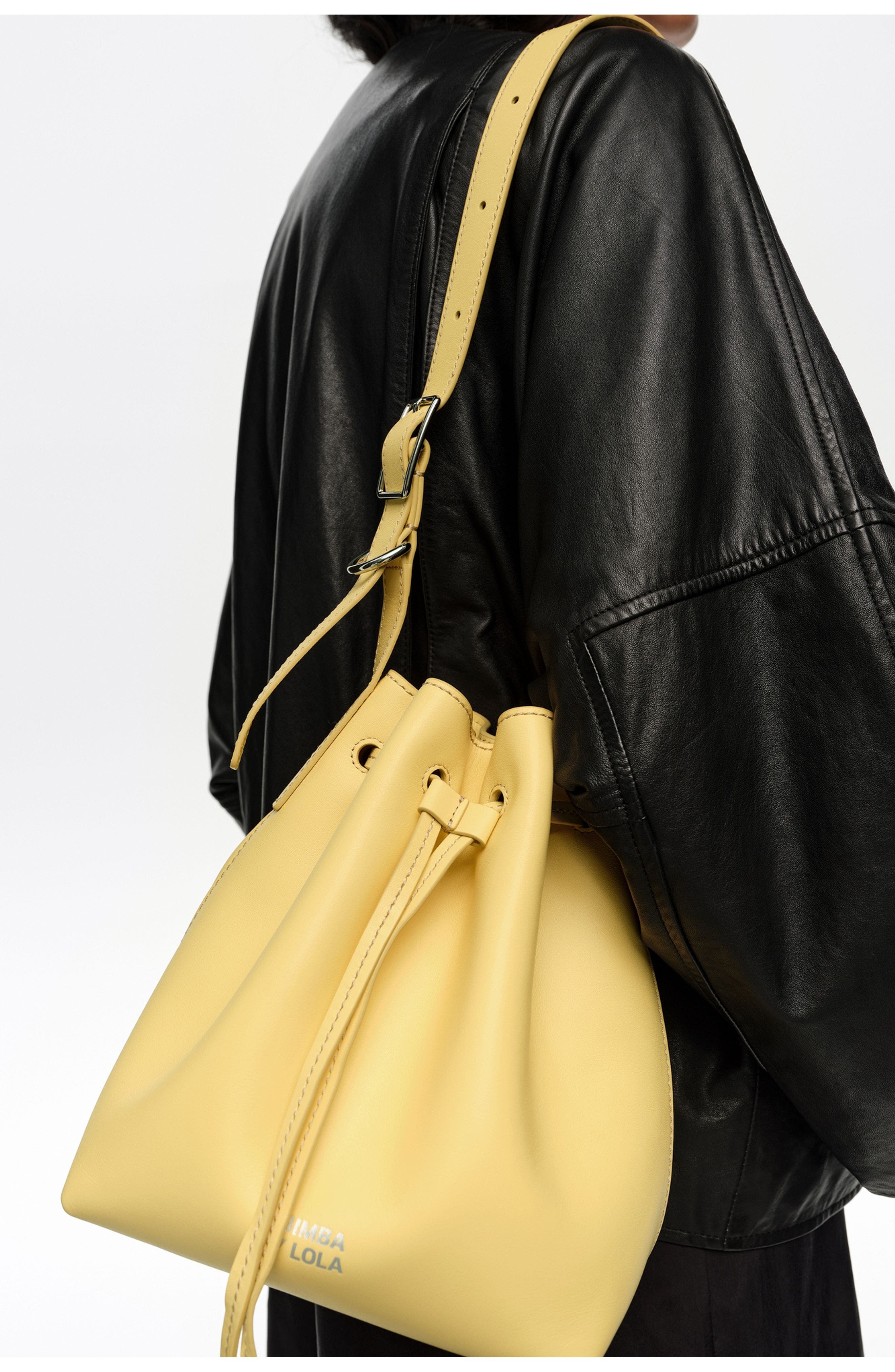Large leather Carlino bucket bag, Alternate, color, BANANA