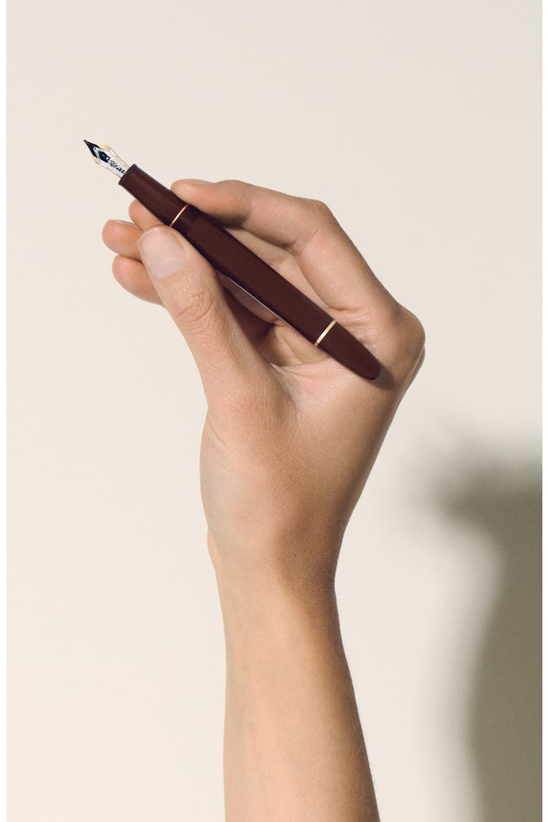 Meisterstück Classique Burgundy Red Fountain Pen, Alternate, color, BURGUNDY