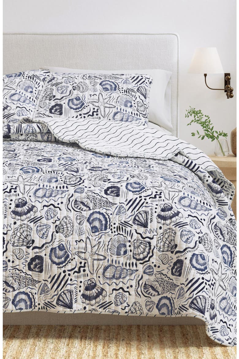 Coastal Seashell Print Quilt, Alternate, color, SCATTERED SHELLS